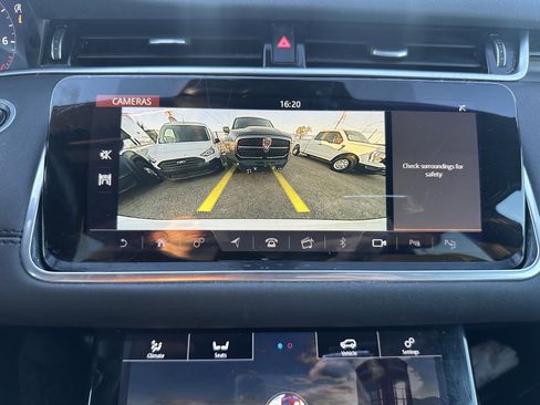 Used 2020 Land Rover Range Rover Evoque S image 14