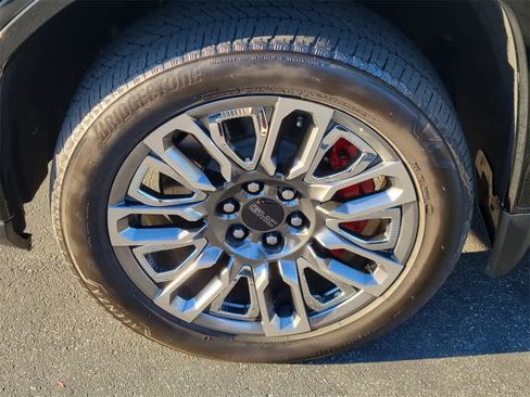 Used 2024 GMC Sierra 1500 Denali Ultimate image 9