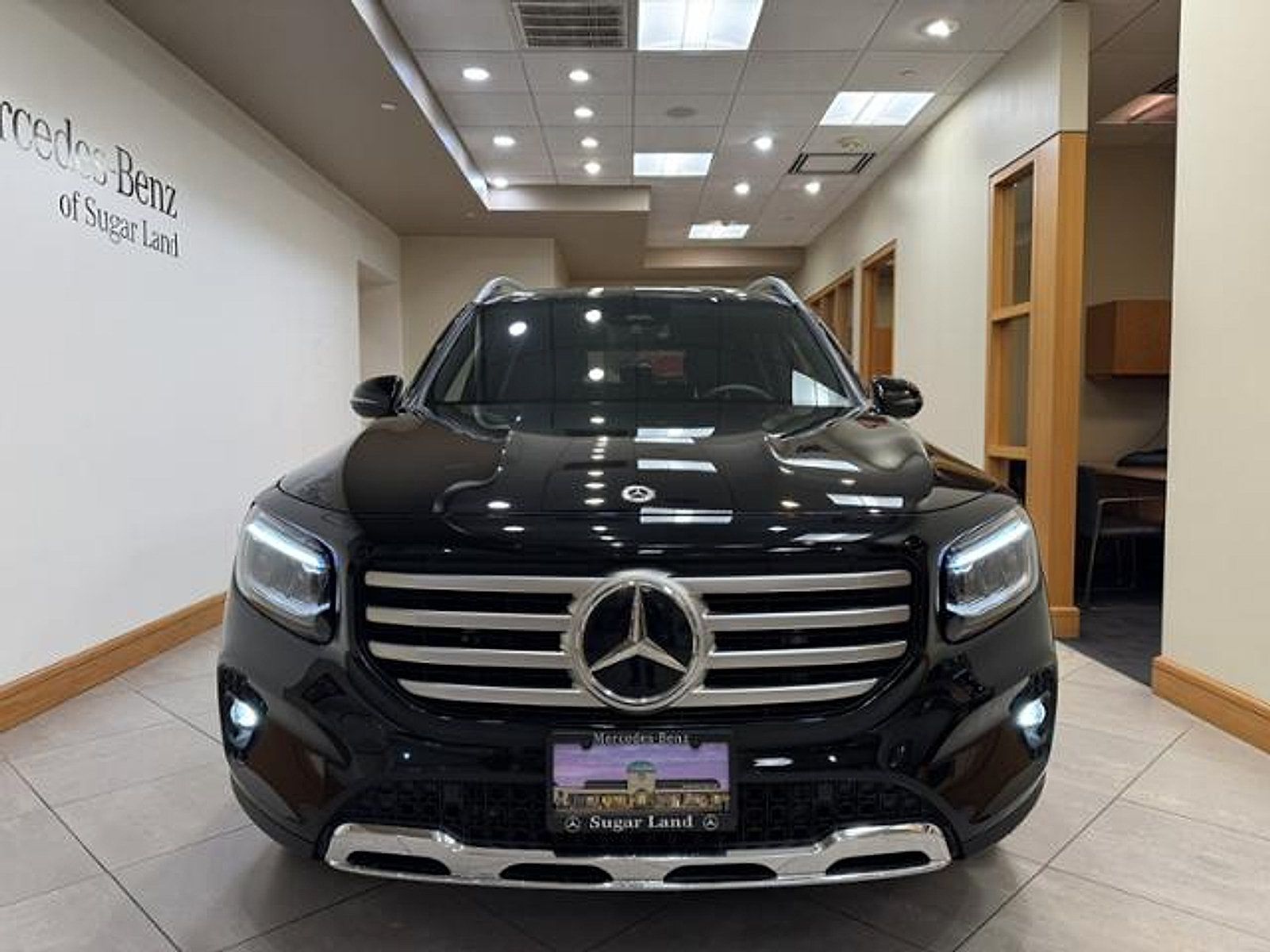 Used 2025 Mercedes-Benz GLB 250 image 2