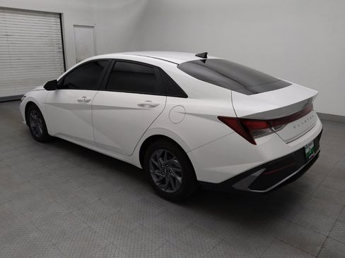 Used 2024 Hyundai Elantra SEL FWD image 3