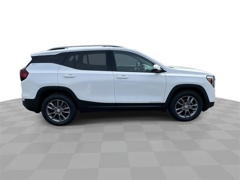 Certified 2022 GMC Terrain SLT w/ Infotainment Package II image 9