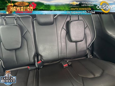 Used 2025 Chrysler Pacifica Limited image 33