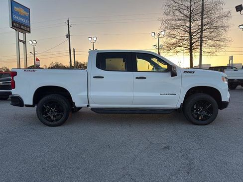 New 2026 Chevrolet Silverado 1500 LT Trail Boss w/ LPO, Dark Essentials Package AWD/4WD image 8