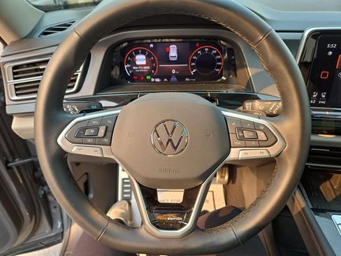 Used 2025 Volkswagen Atlas Peak Edition SE AWD/4WD image 17