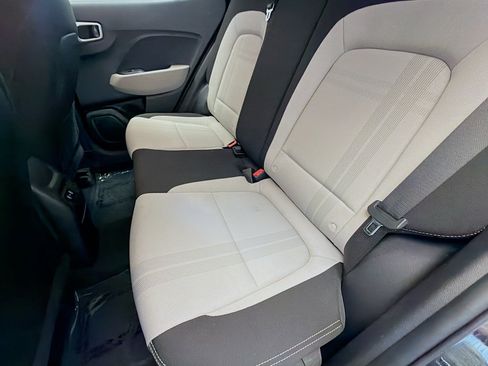 Used 2025 Hyundai Venue SEL FWD image 13