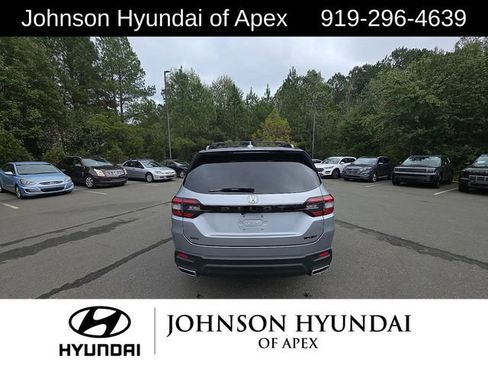 Used 2024 Honda Pilot Sport image 16