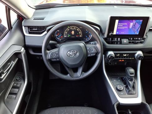 Used 2024 Toyota RAV4 XLE AWD/4WD image 21