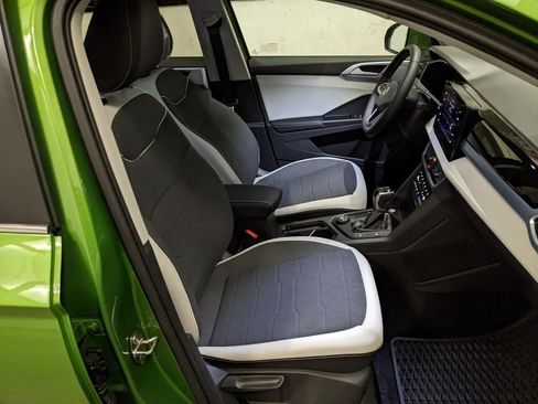 New 2025 Volkswagen Taos SE image 22