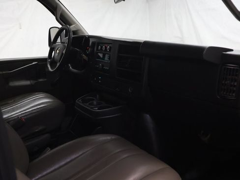 Used 2017 Chevrolet Express 3500 RWD image 10