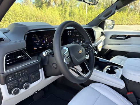 New 2026 Chevrolet Suburban Premier image 24