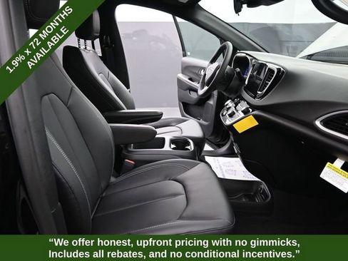 New 2026 Chrysler Voyager LX image 25