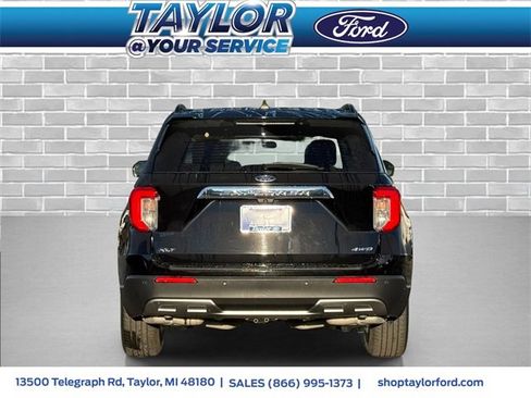 Certified 2022 Ford Explorer XLT w/ Equipment Group 202A image 4