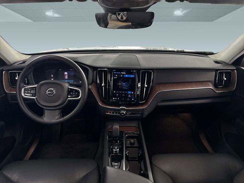 Used 2023 Volvo XC60 B5 Plus image 17