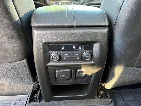 Used 2023 Chevrolet Traverse High Country AWD/4WD image 13