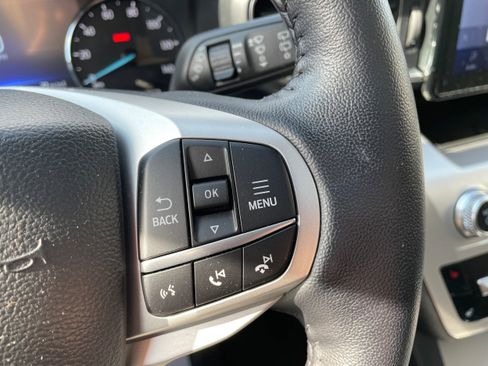 Used 2022 Ford Explorer XLT w/ Equipment Group 202A AWD/4WD image 19