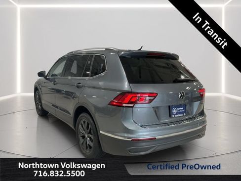Certified 2024 Volkswagen Tiguan SE w/ Panoramic Sunroof Package AWD/4WD image 3