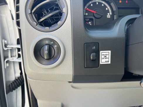 Used 2017 Ford E-350 and Econoline 350 Super Duty image 16