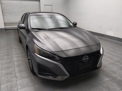 Used 2024 Nissan Altima 2.5 SV w/ SV Premium Package FWD image 14