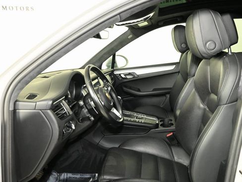 Used 2021 Porsche Macan Turbo w/ Premium Package Plus (PF0) image 11