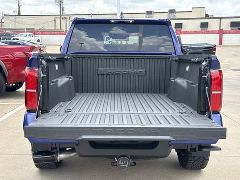 Used 2025 Toyota Tacoma TRD Sport AWD/4WD image 33