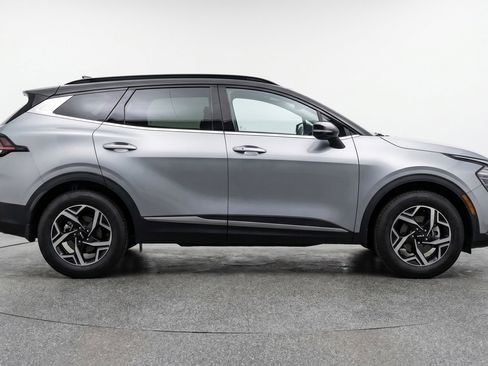 Used 2025 Kia Sportage LX FWD image 11