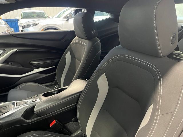 Used 2019 Chevrolet Camaro LT w/ Technology Package RWD image 16