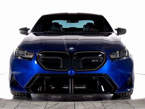 Used 2025 BMW M5 w/ Carbon Package image 10