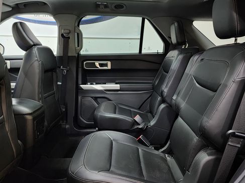 Used 2022 Ford Explorer XLT w/ Equipment Group 202A image 15