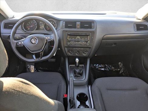 Used 2015 Volkswagen Jetta S image 16