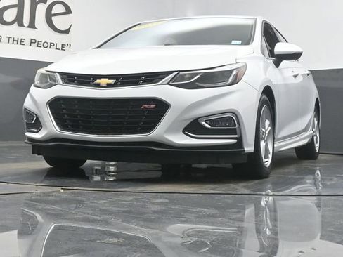 Used 2017 Chevrolet Cruze LT w/ Sun And Sound Package image 4