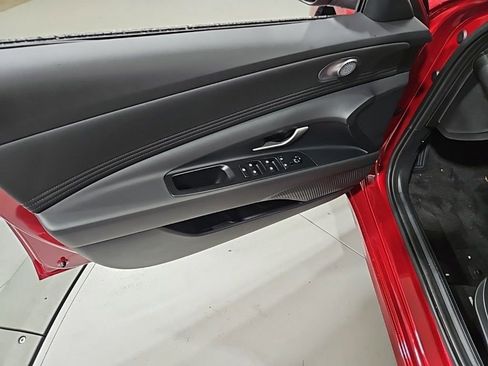 Used 2025 Hyundai Elantra SEL image 12