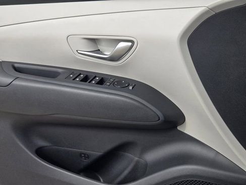 Used 2025 Hyundai Tucson SE FWD image 24