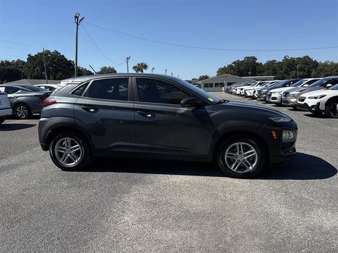 Used 2021 Hyundai Kona SE image 6