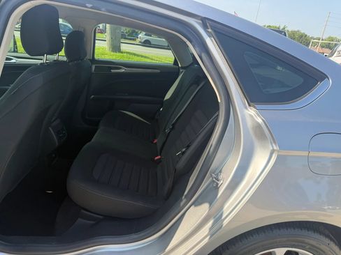 Used 2020 Ford Fusion SE FWD image 11