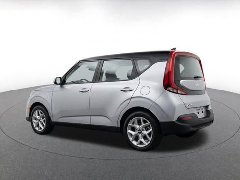Used 2025 Kia Soul LX w/ LX Technology Package FWD image 7