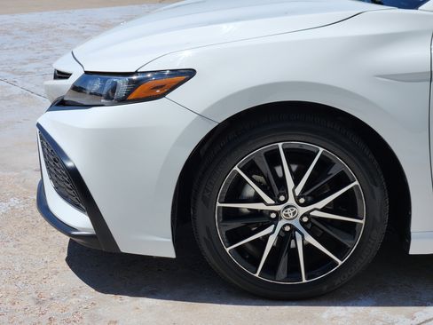 Used 2023 Toyota Camry SE FWD image 9