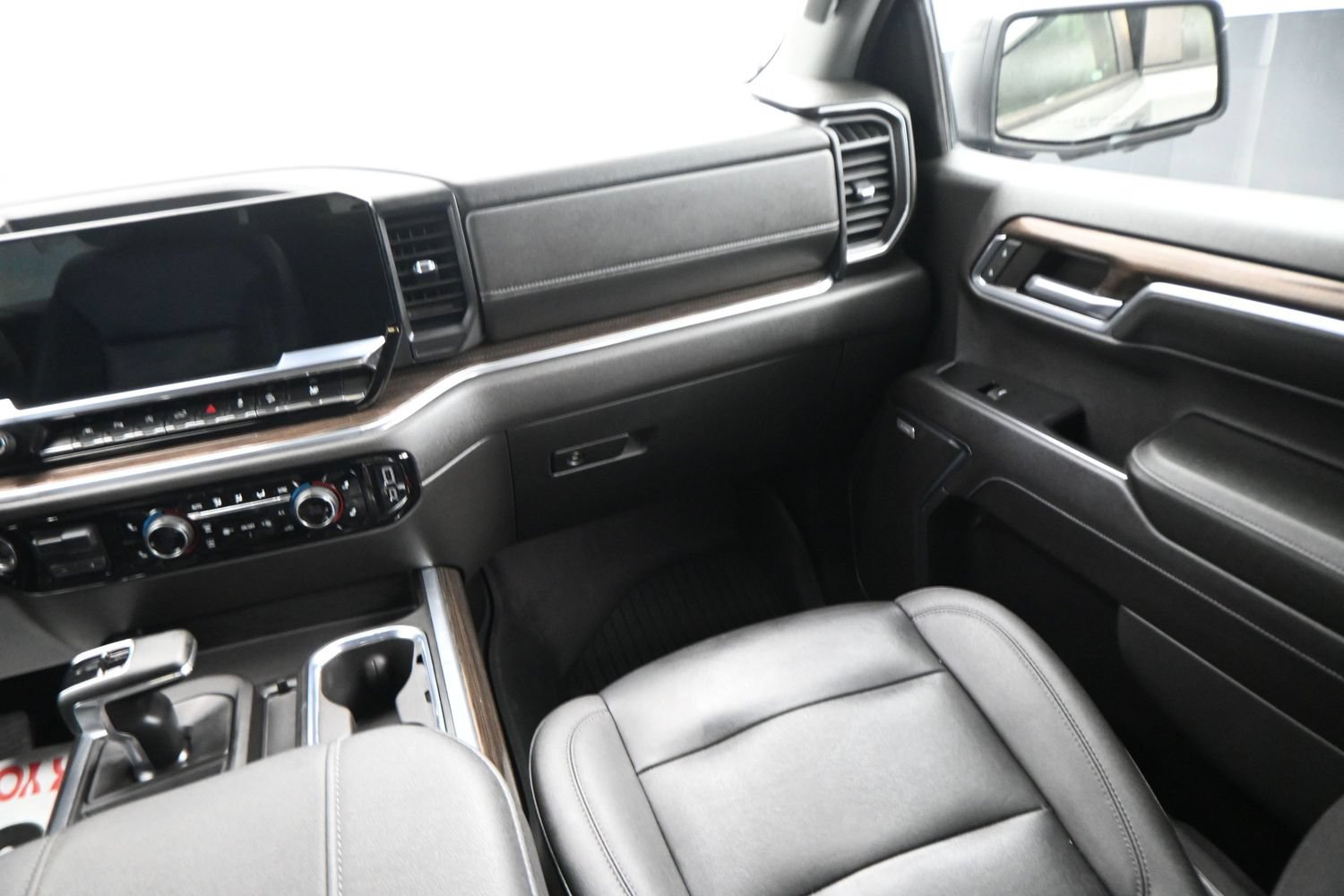 Used 2023 Chevrolet Silverado 1500 RST AWD/4WD image 13