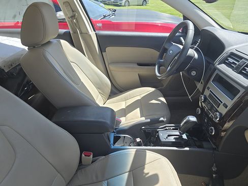 Used 2010 Ford Fusion SEL FWD image 5