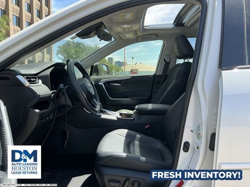 Used 2023 Toyota RAV4 XLE Premium image 8