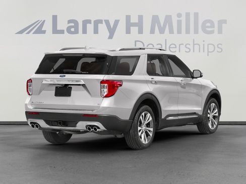 Used 2020 Ford Explorer Platinum w/ Premium Technology Package AWD/4WD image 2
