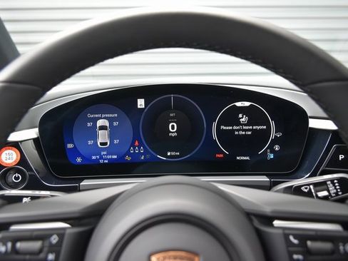 Certified 2025 Porsche Macan 4S Electric image 34
