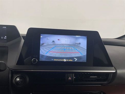 Used 2024 Toyota Prius Prime FWD image 18