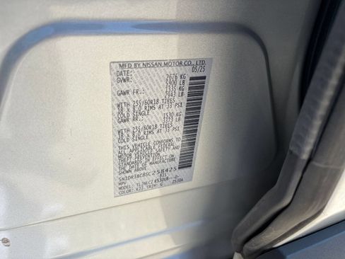 Used 2025 Nissan Pathfinder SV AWD/4WD image 32