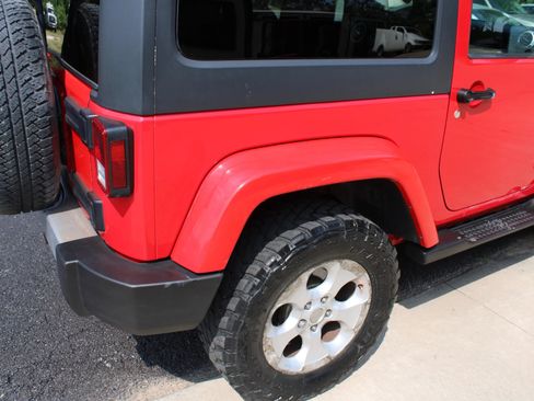 Used 2015 Jeep Wrangler Sahara w/ Connectivity Group AWD/4WD image 9