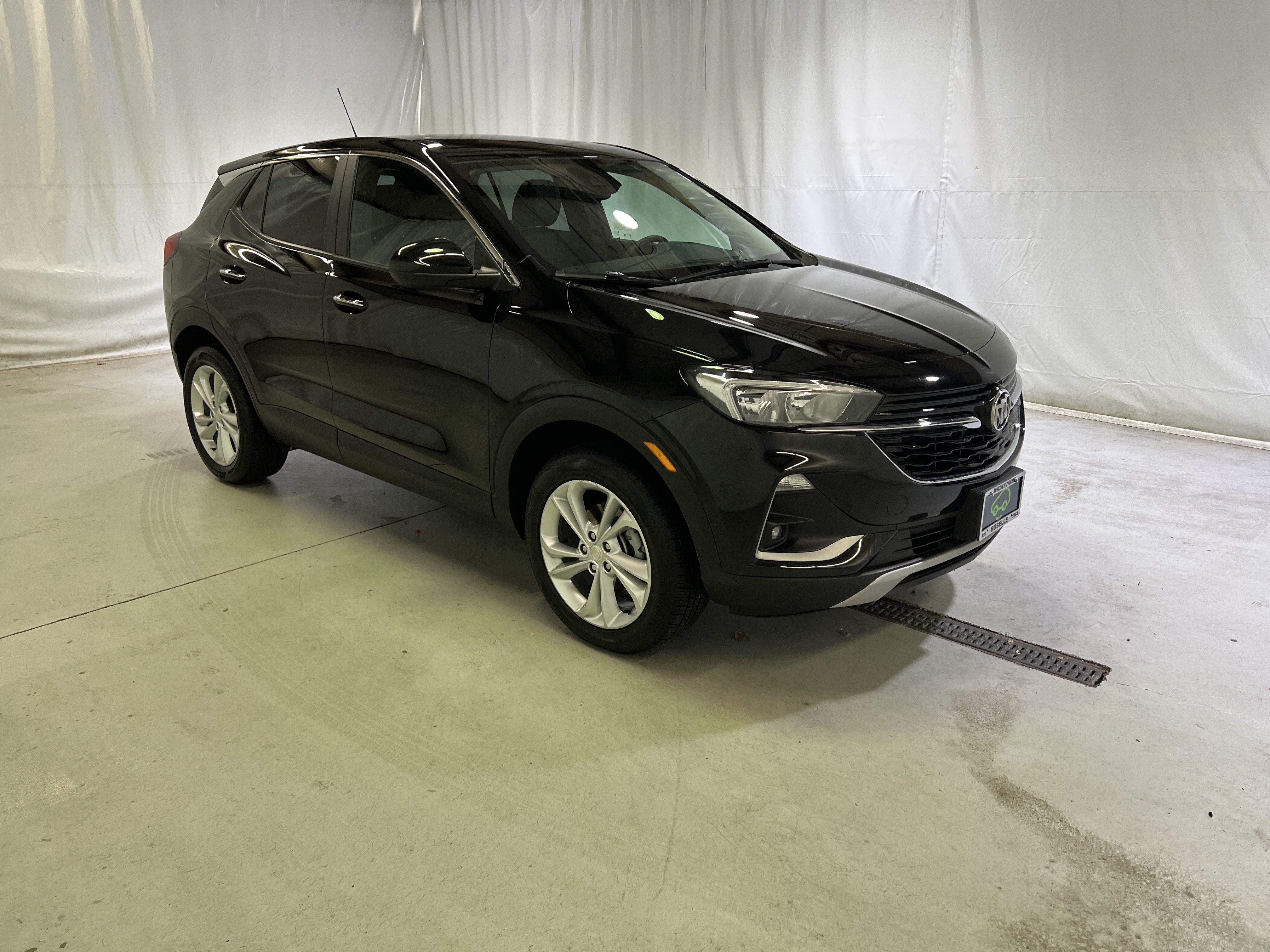 Used 2023 Buick Encore GX Preferred w/ Cold Weather Comfort Package AWD/4WD image 2