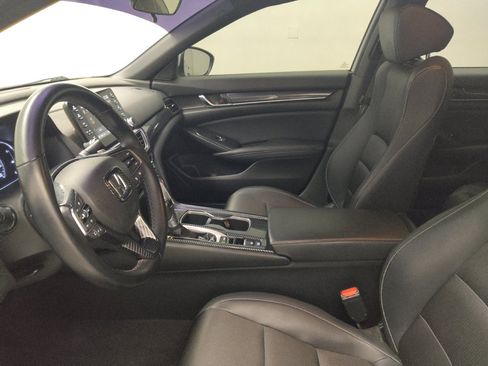 Used 2018 Honda Accord Sport image 17