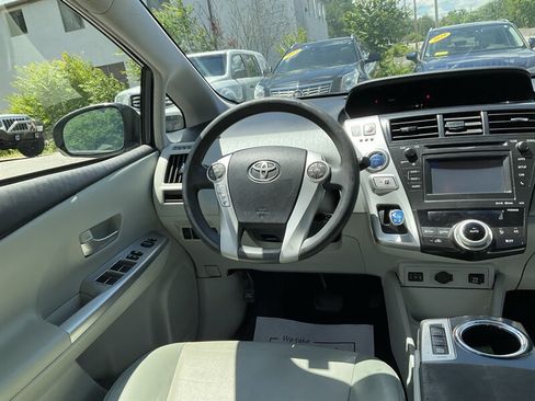 Used 2012 Toyota Prius V Five FWD image 16