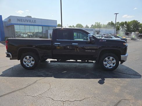 Used 2022 Chevrolet Silverado 2500 LTZ AWD/4WD image 3