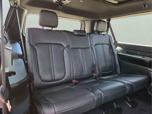 Used 2024 Jeep Wagoneer L Series II image 10