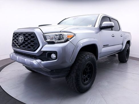 Used 2021 Toyota Tacoma TRD Sport w/ TRD Premium Sport Package AWD/4WD image 15